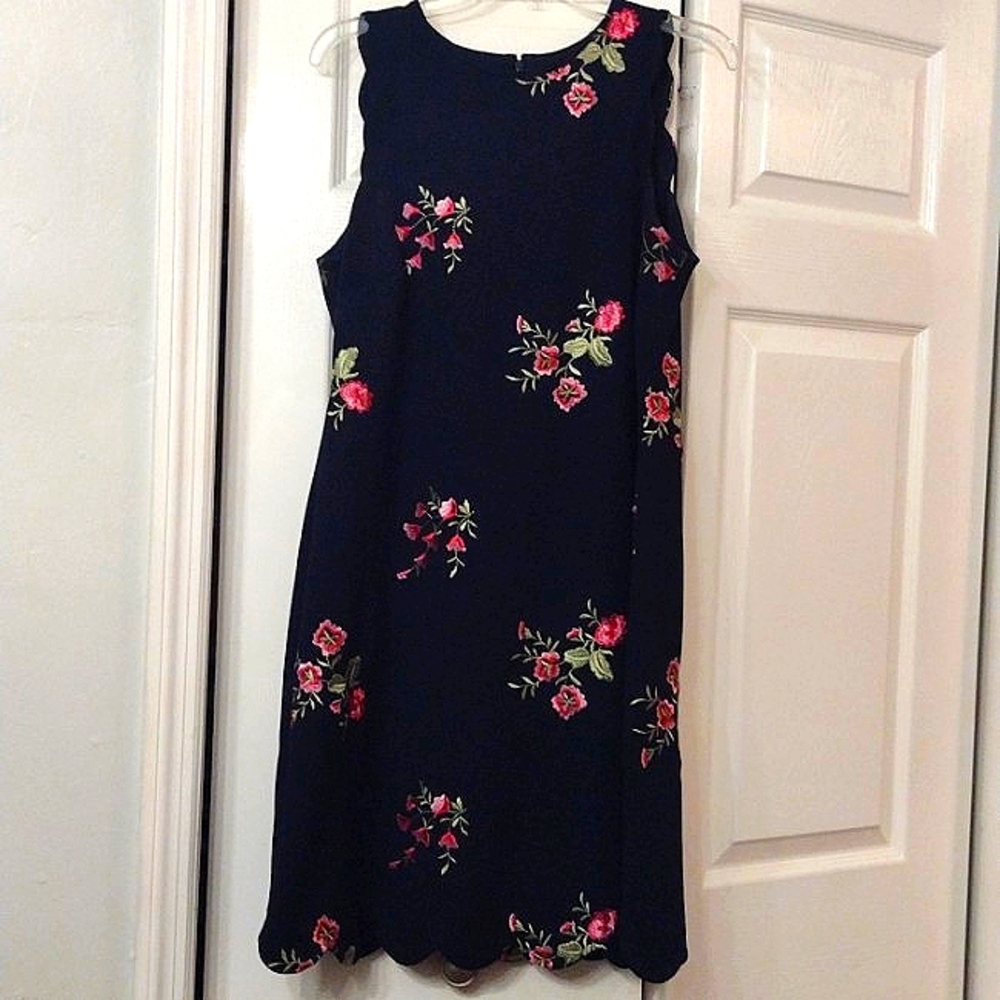🌺 Beautiful Anne Klein Navy Embroidered Floral Dress